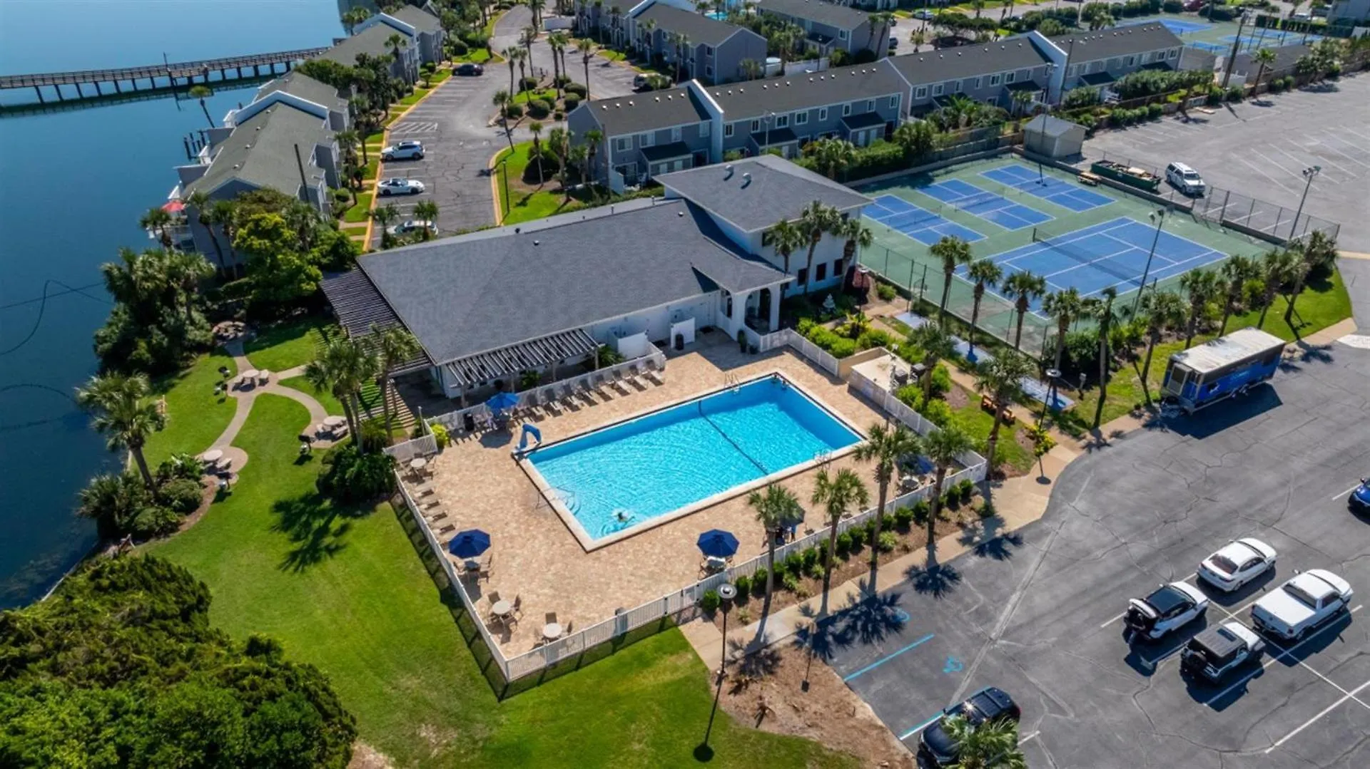 Holiday home 3036 Free Beach Setup In 2025 Season Shoreline Towers Destin